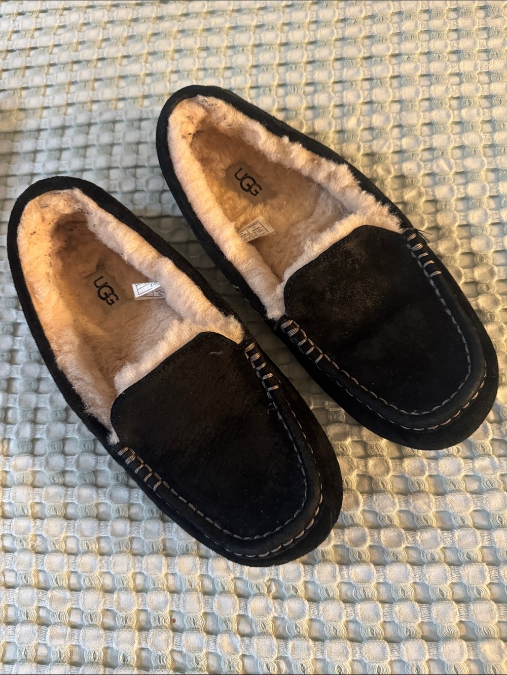 UGG Women’s Ansley Black Suede Slippers /Moccasins